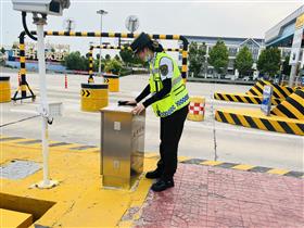 日常打掃車(chē)道衛(wèi)生，保持整潔車(chē)道環(huán)境